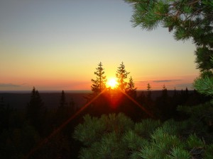 Sonnenuntergang in Iso Syöte in Finnisch  Lappland